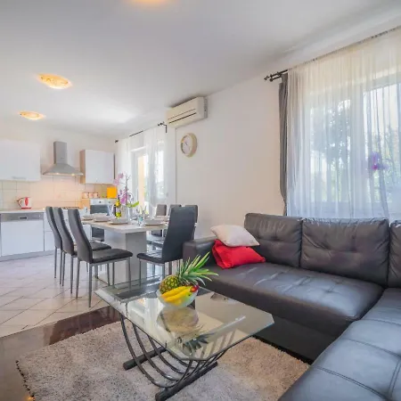 Ivona By Interhome * Drivenik