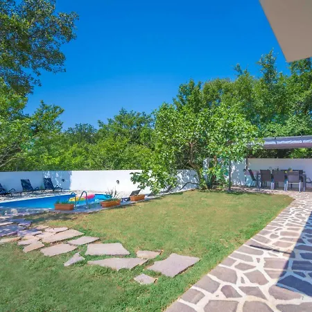 Ivona By Interhome * Drivenik